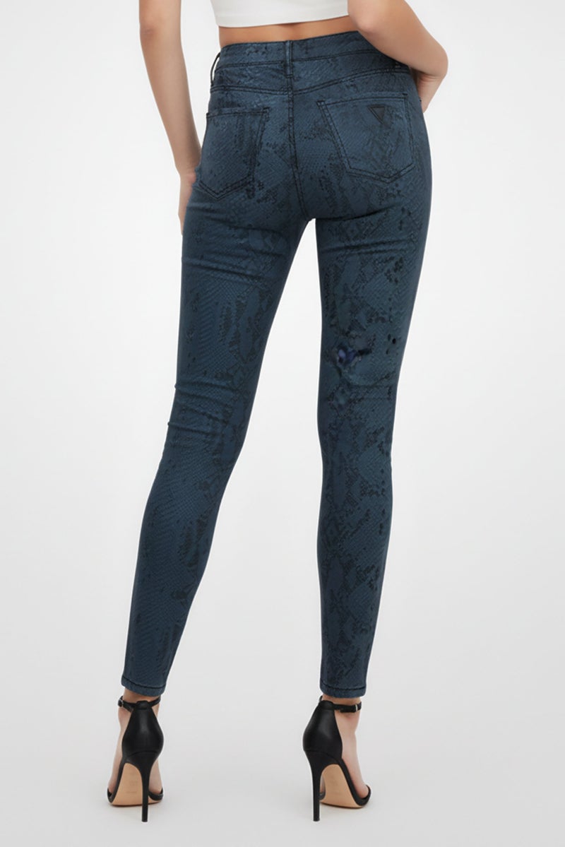 GUESS بنطلون جلد مزخرف ضيق للنساء، أسود - Image 5